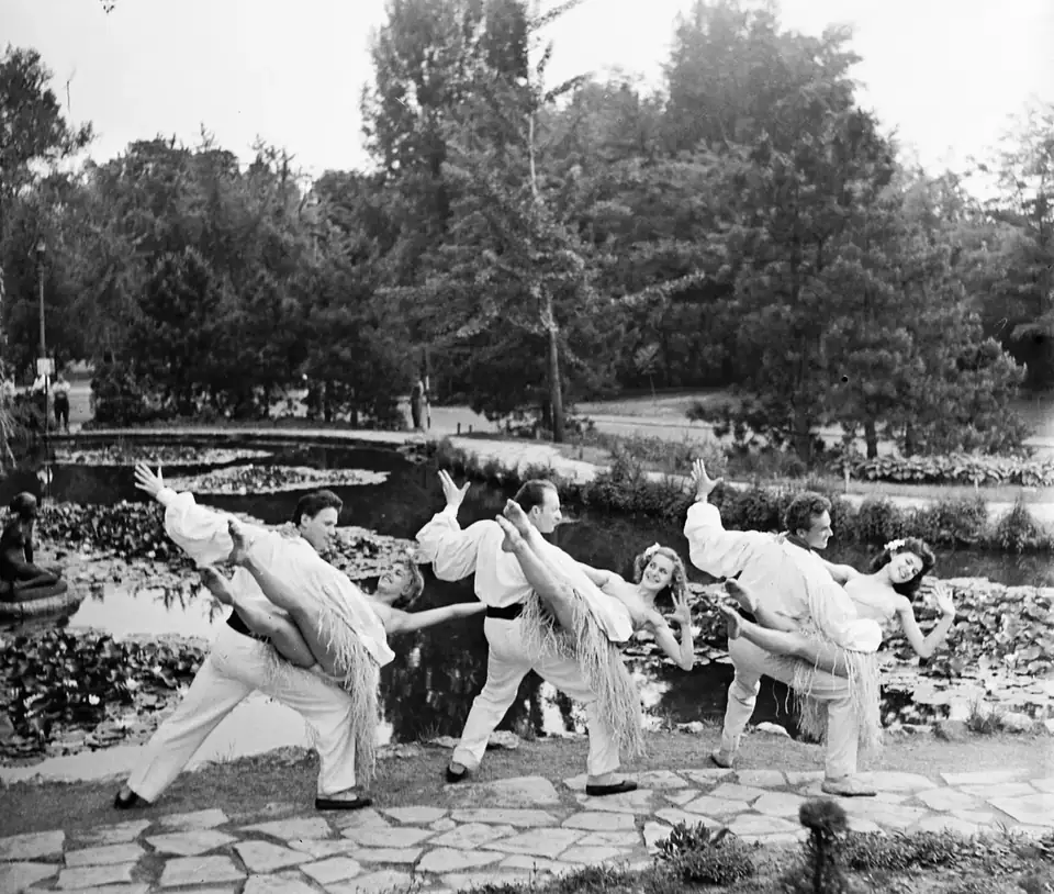 Dancing together · 1966