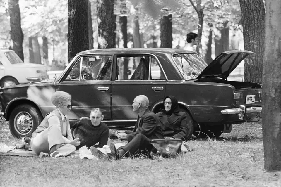 A picnic · 1974